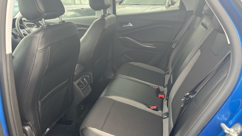 Vauxhall Grandland X 1.2 Turbo SRi Nav 5dr Auto Petrol Hatchback